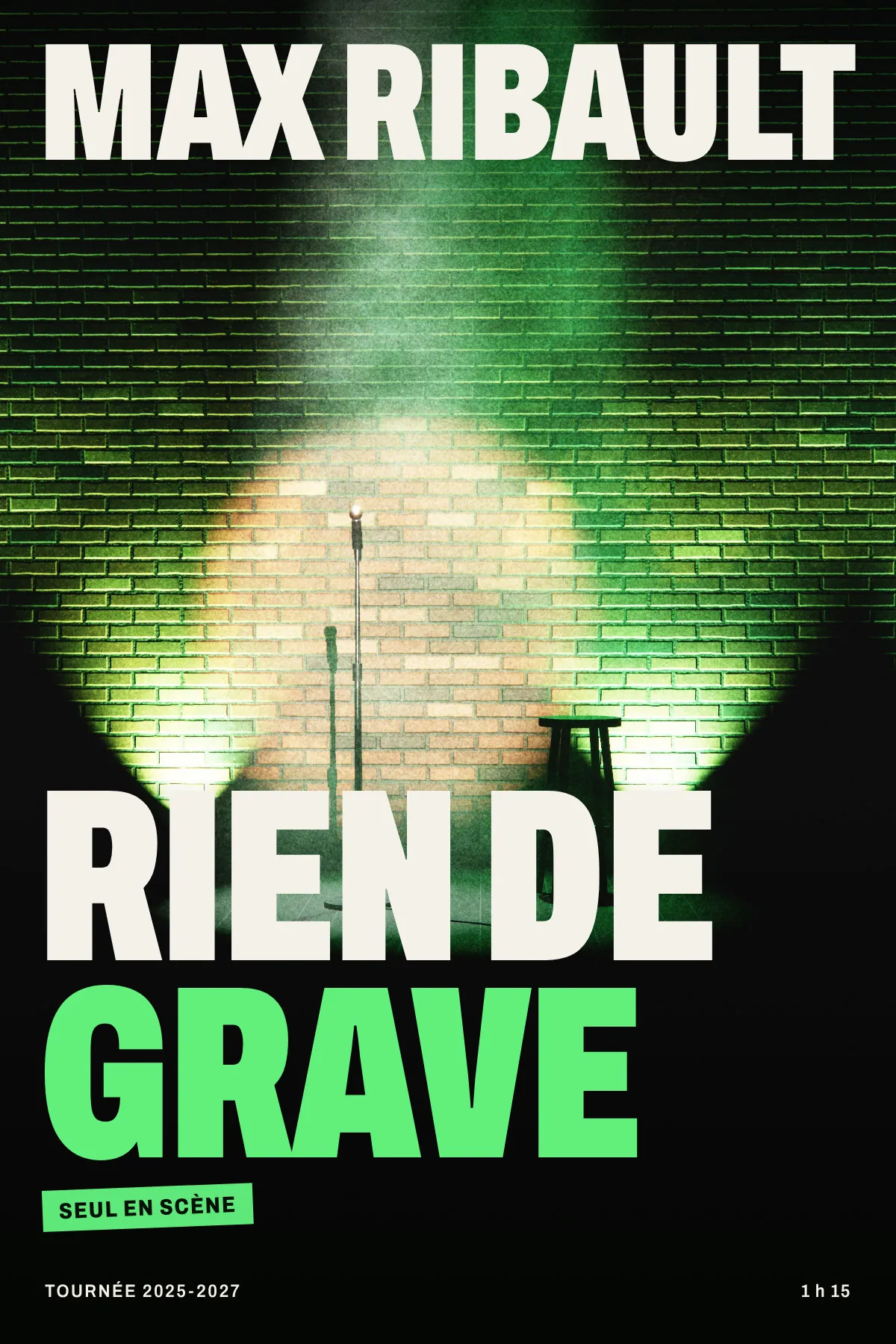 Affiche de « Rien de grave », de Max Ribault : un pied de micro et un tabouret devant un mur de briques éclairé en vert, nom et titre en capitales très grasses.